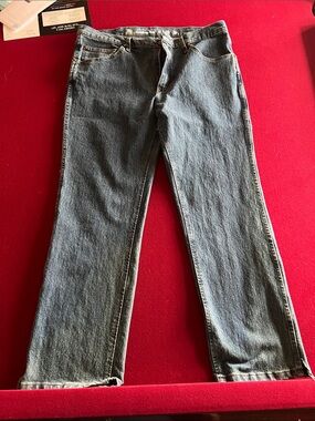 Wrangler Straight-Leg Jeans in Medium Blue Wash